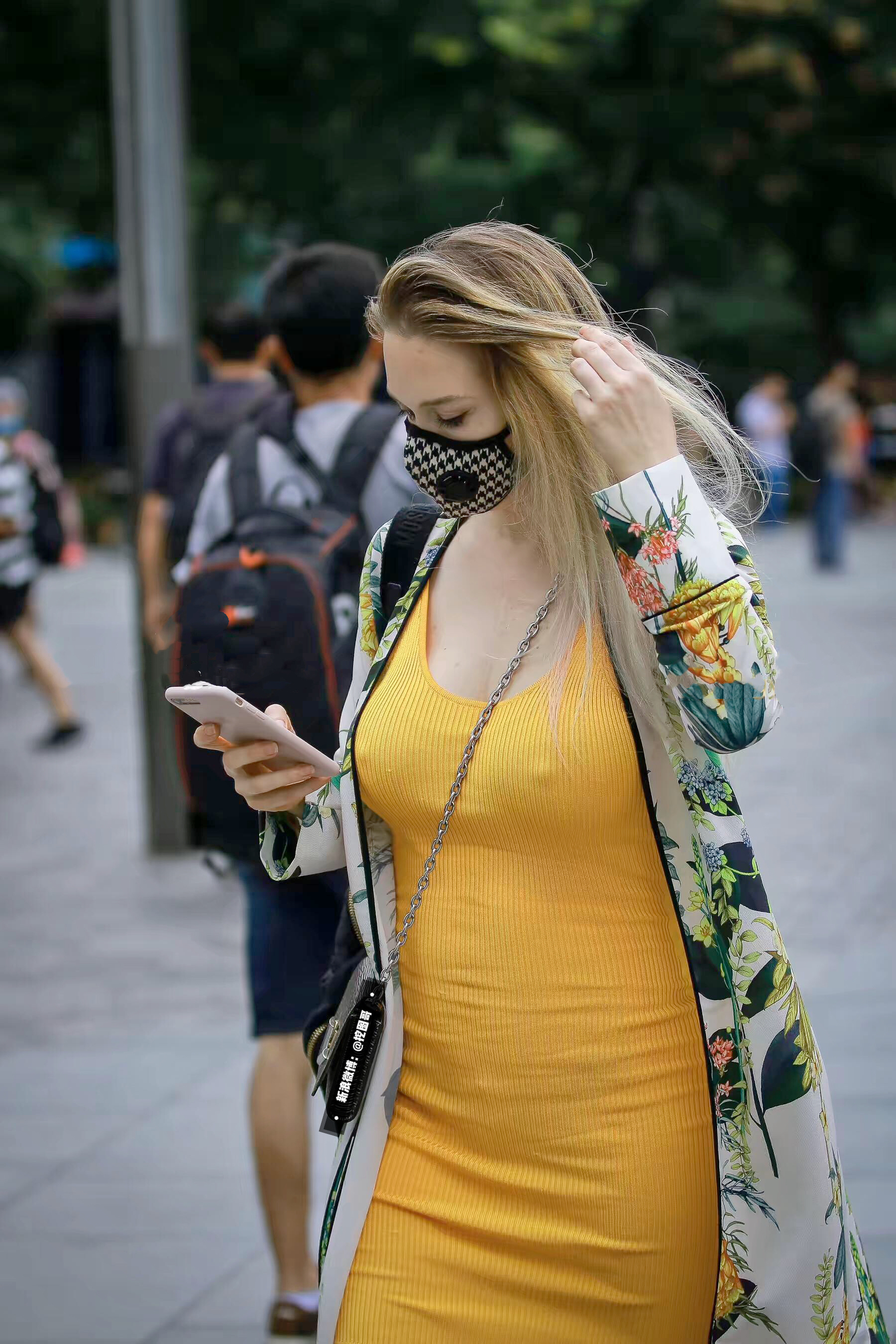 Yellow bumps foreign beauty